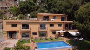 VILLA LA CALA with swimming pool & sea view, 10 min walk from the sea